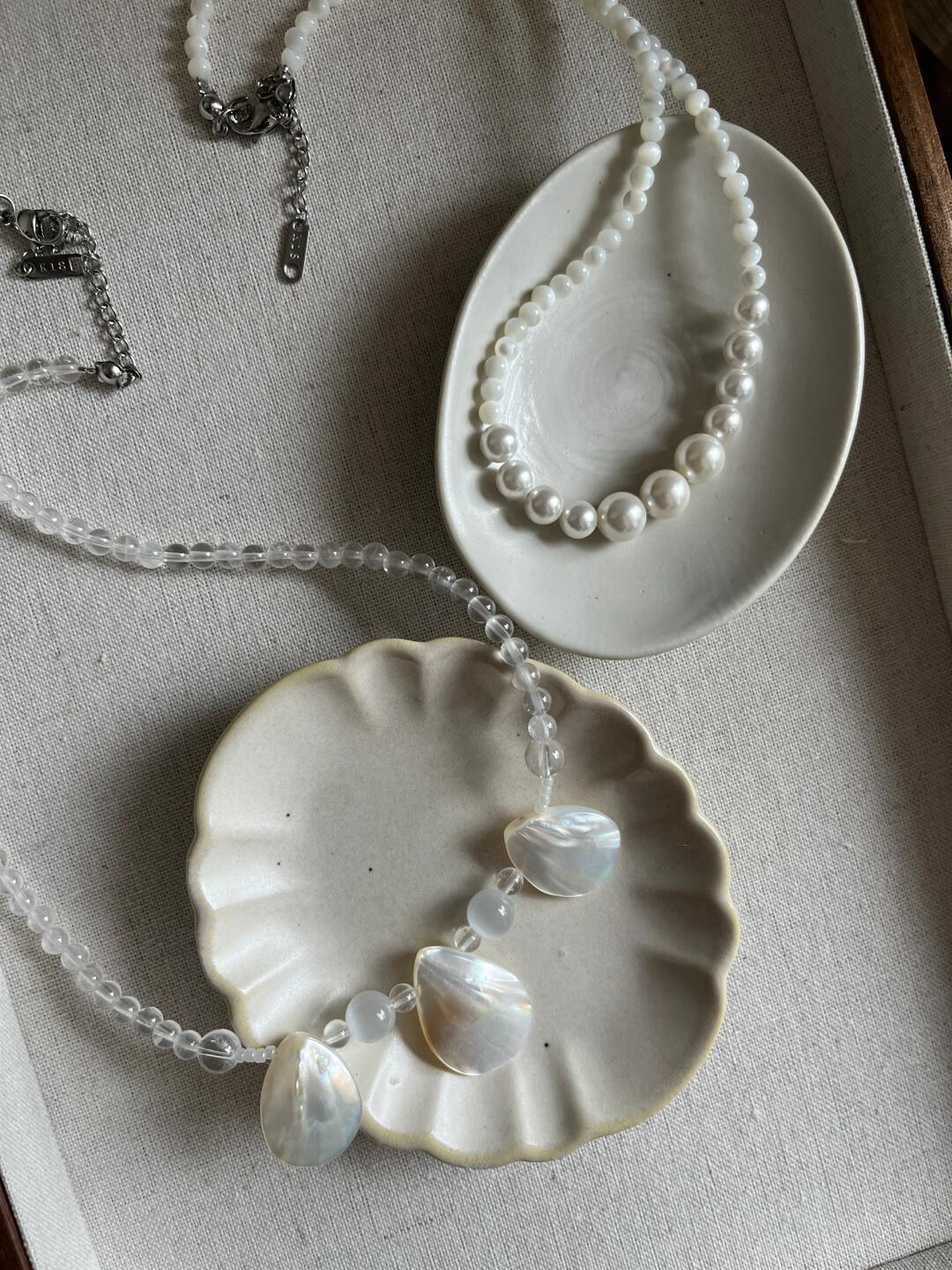 Shell pearl necklace