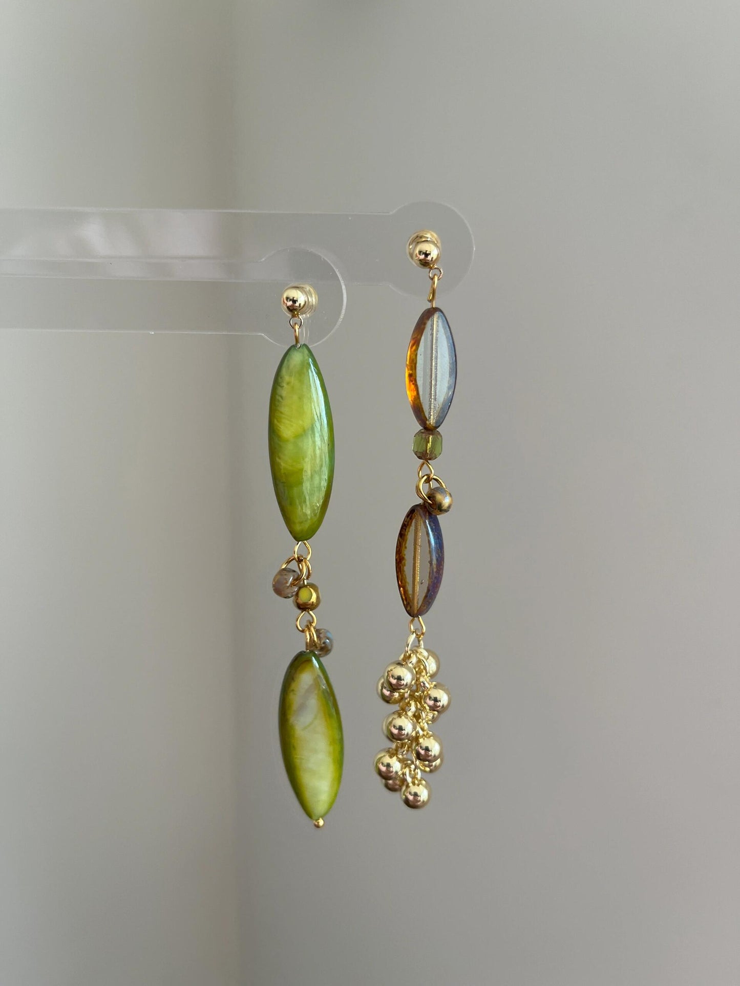 Retro spring design asymmetrical earrings.