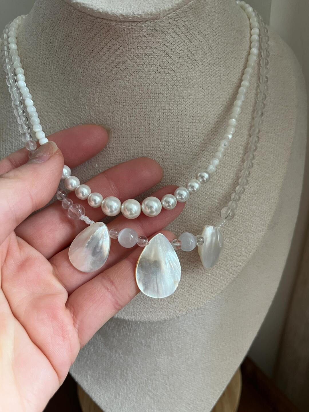 Shell pearl necklace