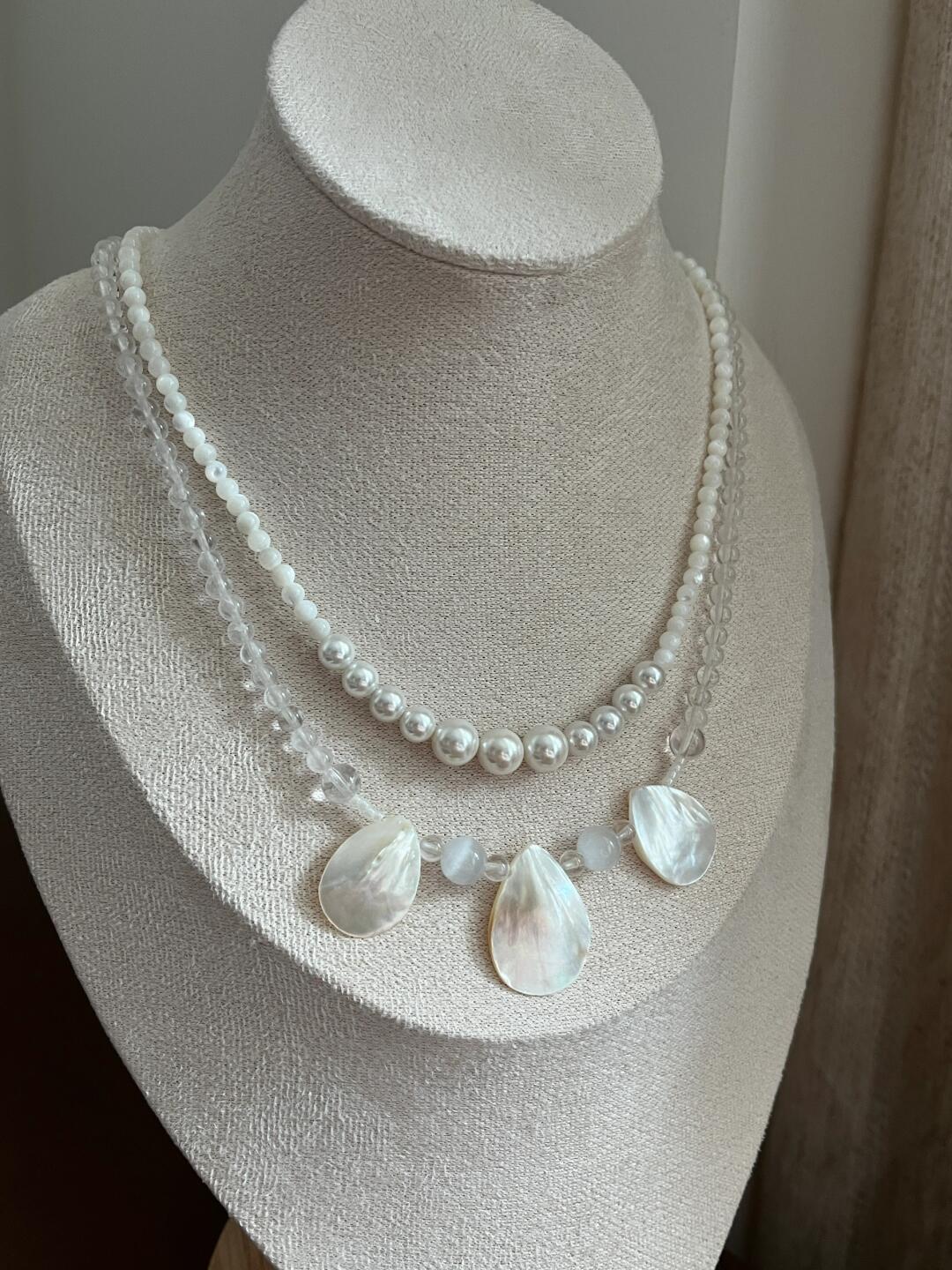 Shell pearl necklace