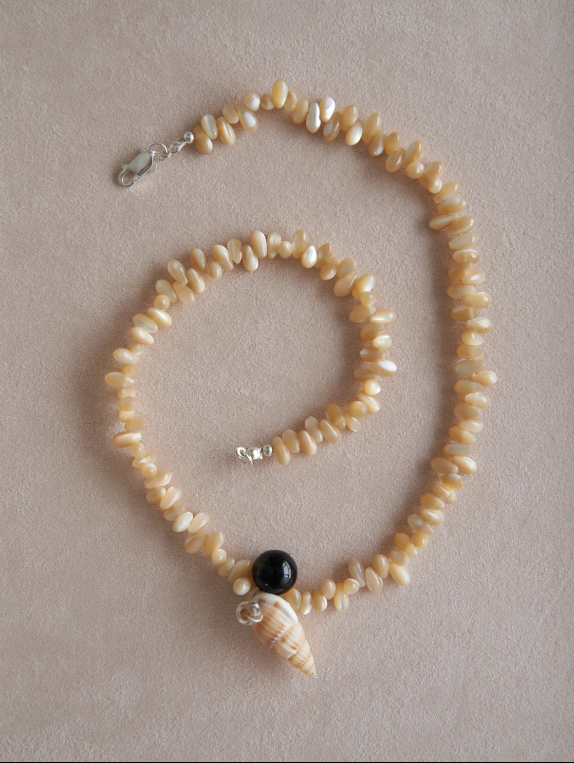 Natural horseshoe water drop black agate handmade necklace